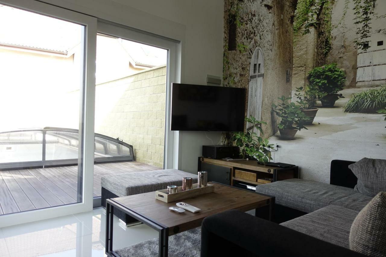 Tiny House With Private Pool Appartement Janosikova Buitenkant foto