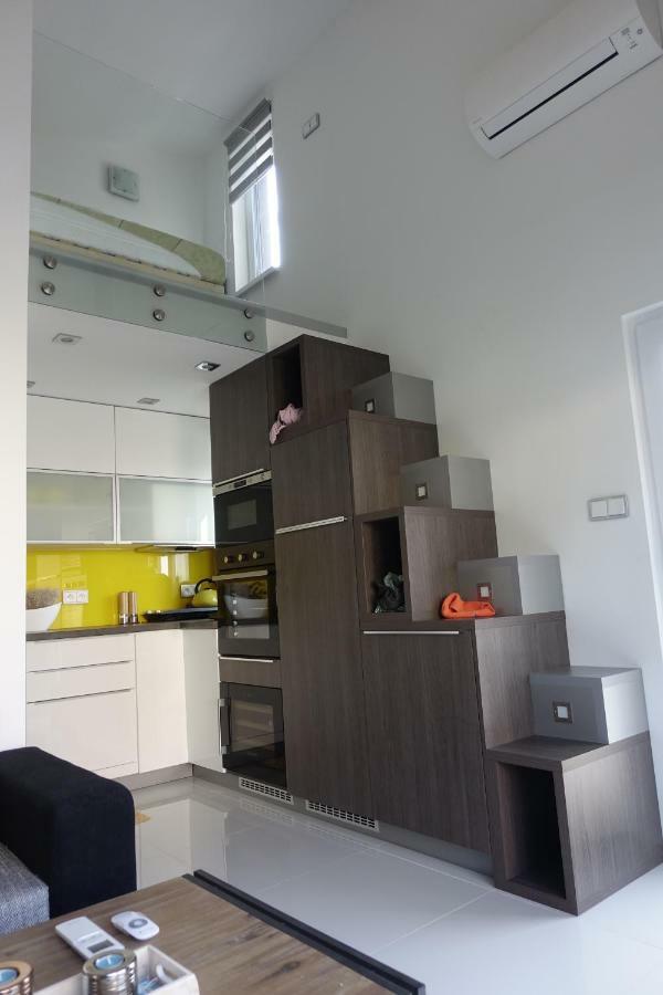 Tiny House With Private Pool Appartement Janosikova Buitenkant foto