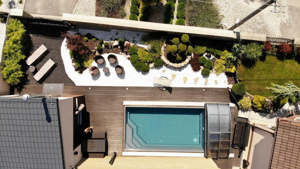 Tiny House With Private Pool Appartement Janosikova Buitenkant foto