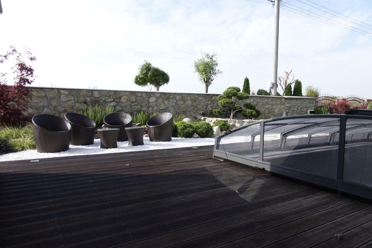 Tiny House With Private Pool Appartement Janosikova Buitenkant foto